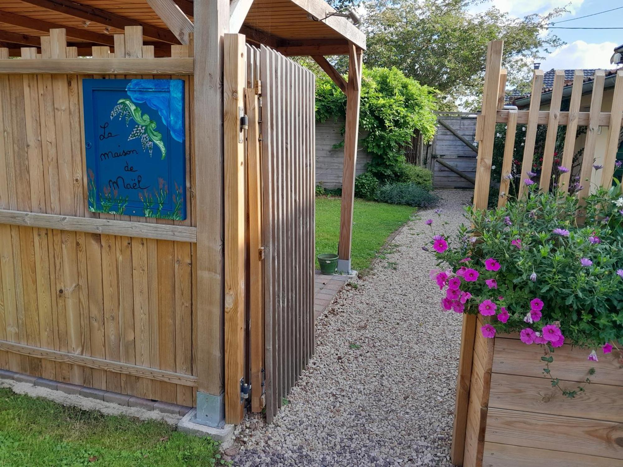 Le Paddock Du Val De Lys Hotell Blessy Eksteriør bilde